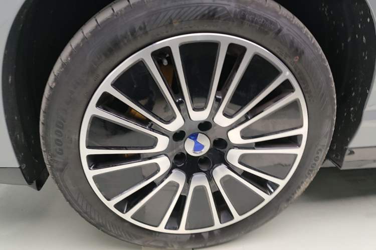 Used Denza N8L 2025 Model Flagship Model Left Front Wheel Hub