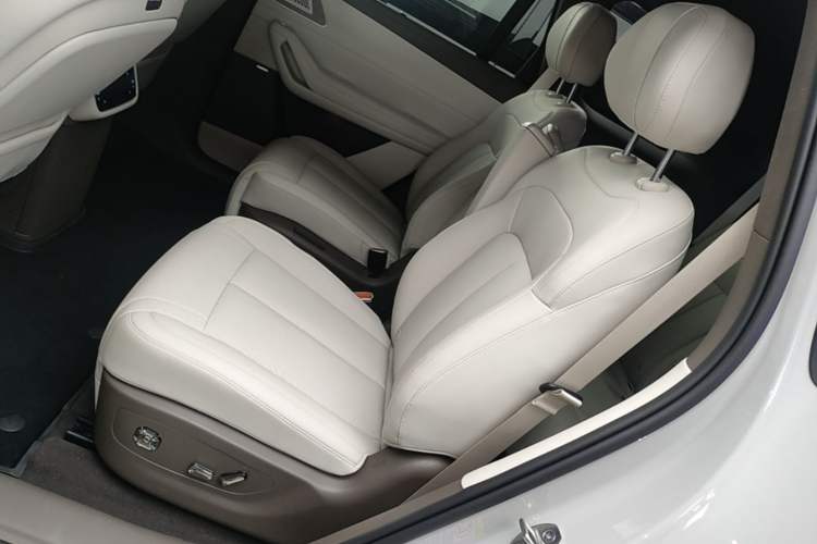 Used Denza N8L 2025 Model Flagship Model Left Rear Seat