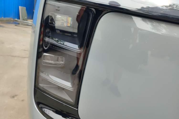 Used Denza N8L 2025 Model Flagship Model Right Front Headlight