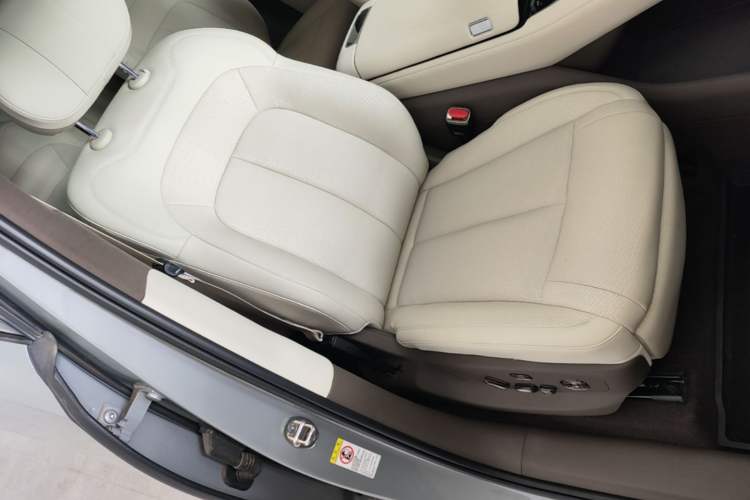 Used Denza N8L 2025 Model Flagship Model Right Front Seat