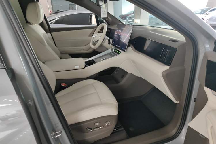 Used Denza N8L 2025 Model Flagship Model Right Front Seat