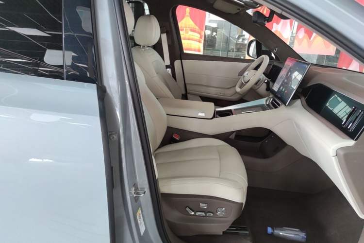 Used Denza N8L 2025 Model Flagship Model Right Front Seat