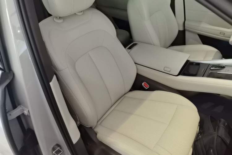 Used Denza N8L 2025 Model Flagship Model Right Front Seat