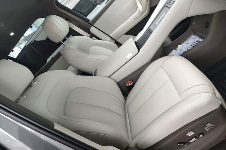 Used Denza N8L 2025 Model Flagship Model Right Front Seat
