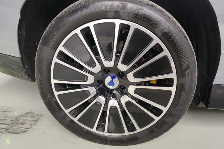 Used Denza N8L 2025 Model Flagship Model Right Rear Wheel Hub