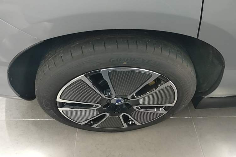 Used Denza N8L 2025 Model Flagship Model Right Rear Wheel Hub