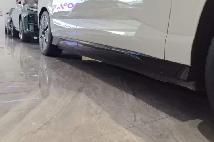 Used Denza N8L 2025 Model Flagship Model Right Side Sill