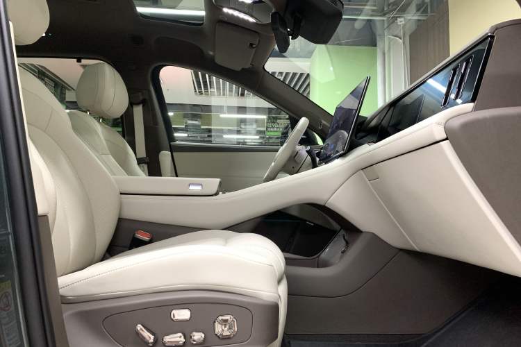 Used Denza N8L 2025 Model Flagship Model Interior 4