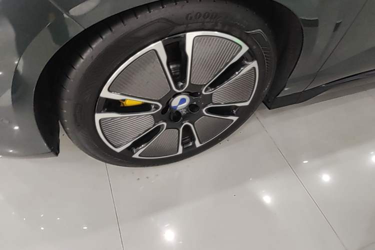 Used Denza N8L 2025 Model Flagship Model Left Front Wheel Hub