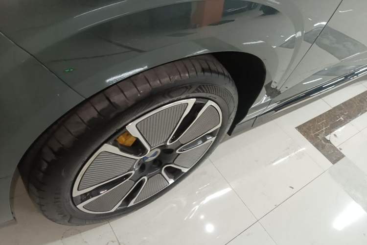 Used Denza N8L 2025 Model Flagship Model Left Front Wheel Hub
