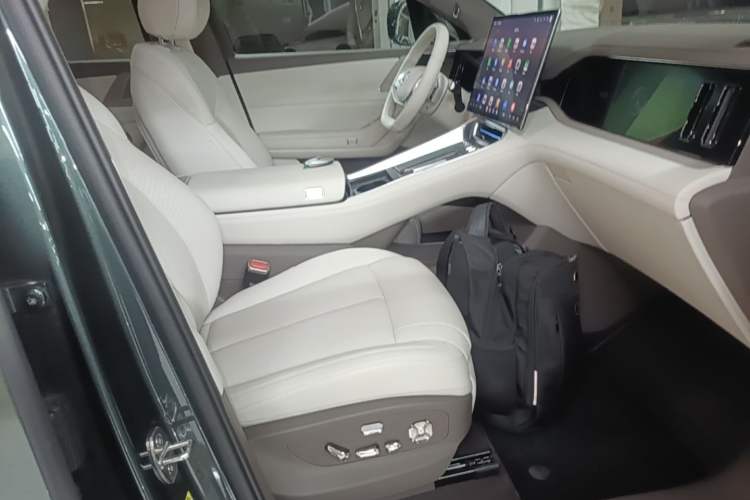 Used Denza N8L 2025 Model Flagship Model Right Front Seat