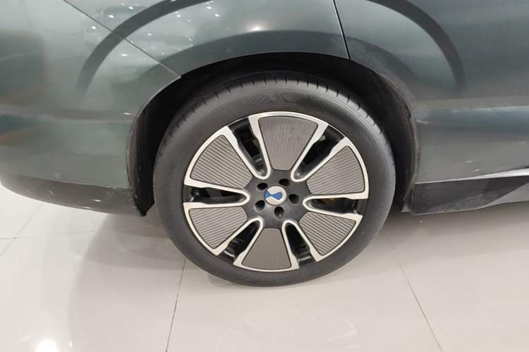 Used Denza N8L 2025 Model Flagship Model Right Rear Wheel Hub
