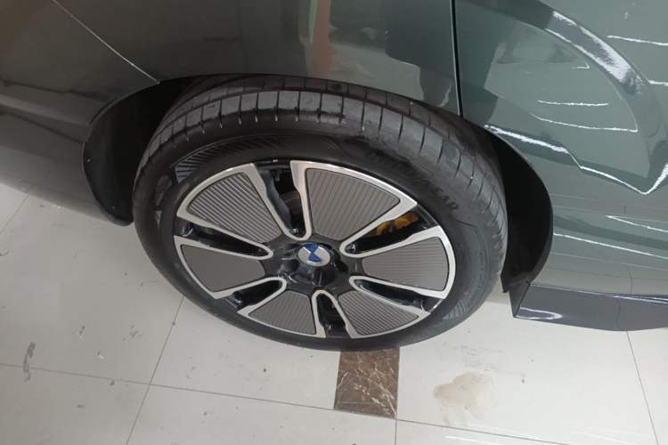 Used Denza N8L 2025 Model Flagship Model Right Rear Wheel Hub