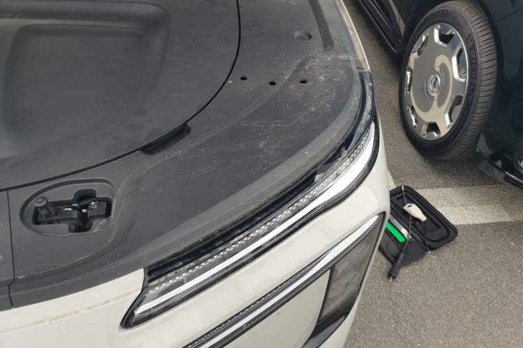 Used Denza N8L 2025 Model Flagship Model Engine Bay Left
