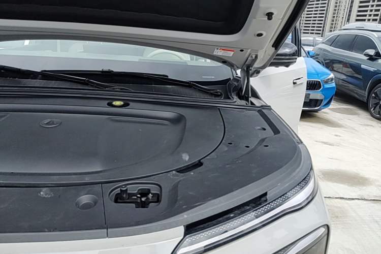 Used Denza N8L 2025 Model Flagship Model Engine Bay Left