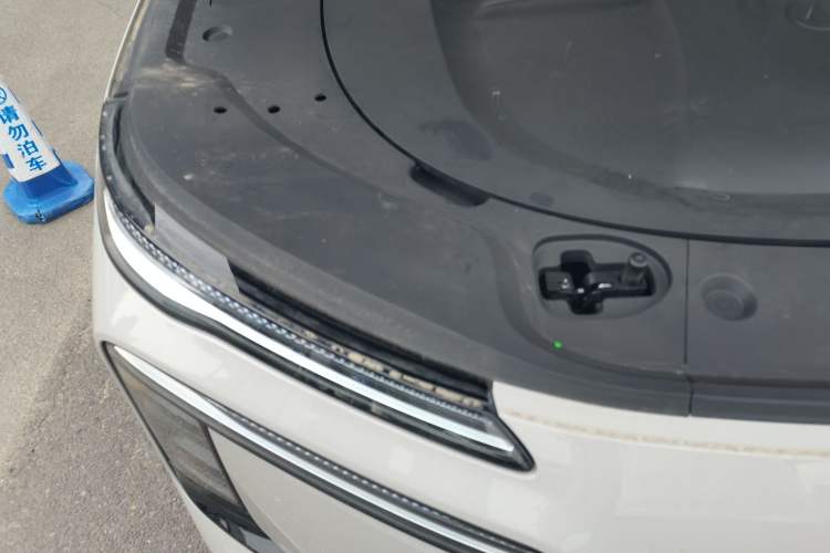Used Denza N8L 2025 Model Flagship Model Engine Bay Right