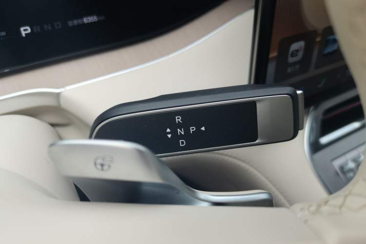 Used Denza N8L 2025 Model Flagship Model Gear Lever