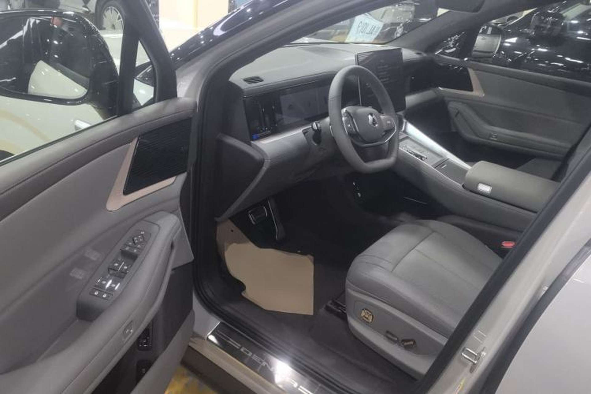 Used Denza N8L 2025 Model Zunrong Model Driver Seat