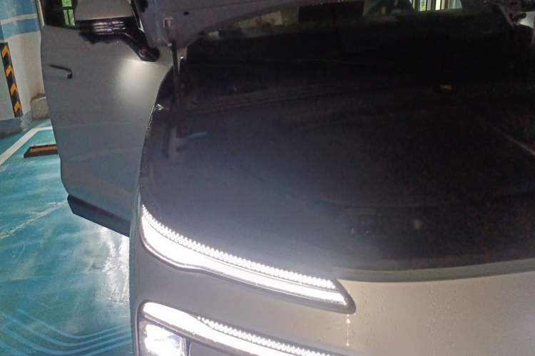 Used Denza N8L 2025 Model Flagship Model Engine Bay Right