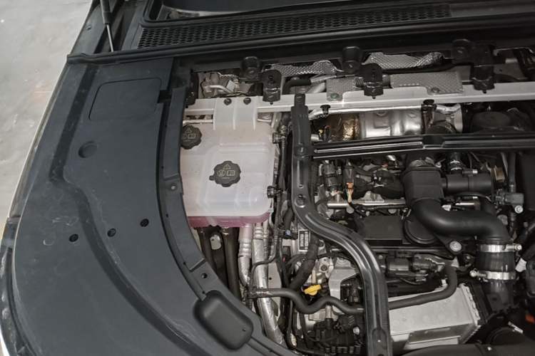 Used Denza N8L 2025 Model Flagship Model Engine Bay Right