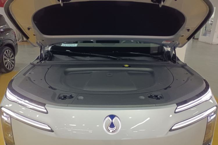 Used Denza N8L 2025 Model Zunrong Model Engine Bay