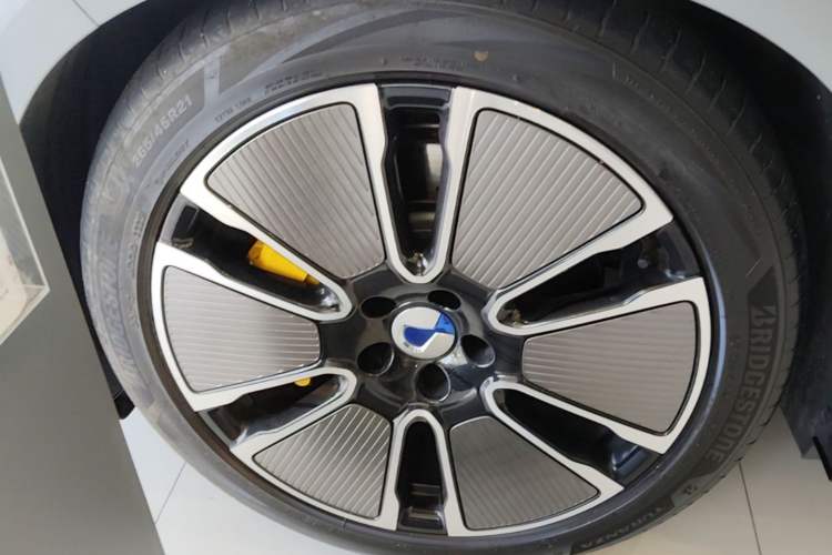 Used Denza N8L 2025 Model Flagship Model Exterior 4