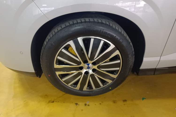 Used Denza N8L 2025 Model Zunrong Model Exterior 4