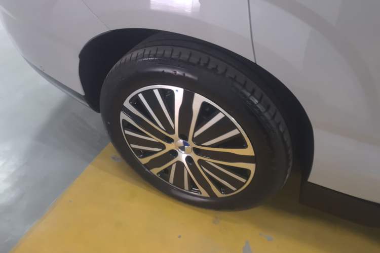Used Denza N8L 2025 Model Zunrong Model Exterior 5