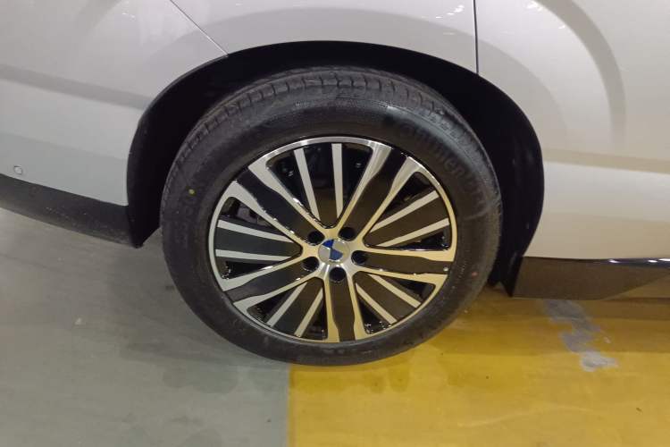 Used Denza N8L 2025 Model Zunrong Model Exterior 5