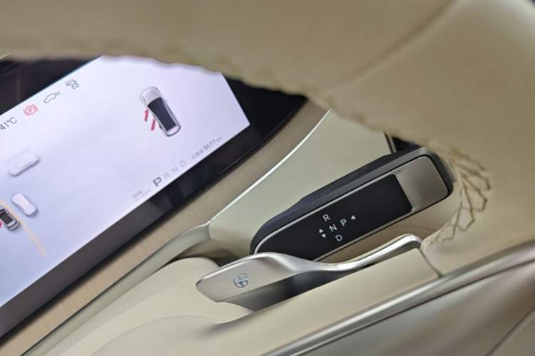 Used Denza N8L 2025 Model Flagship Model Gear Lever