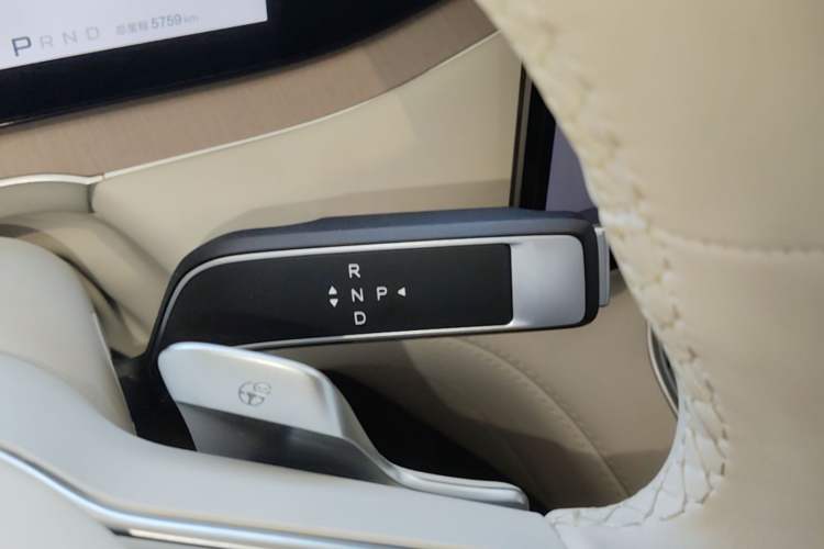 Used Denza N8L 2025 Model Flagship Model Gear Lever