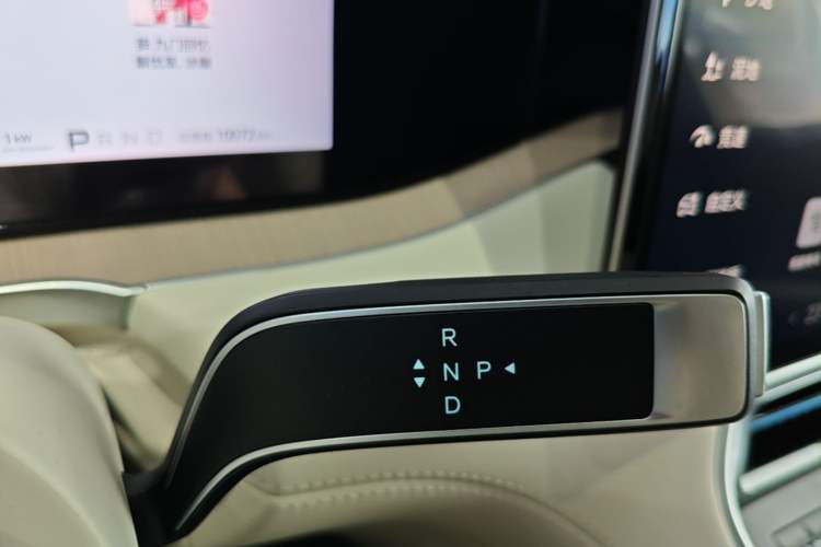 Used Denza N8L 2025 Model Flagship Model Gear Lever