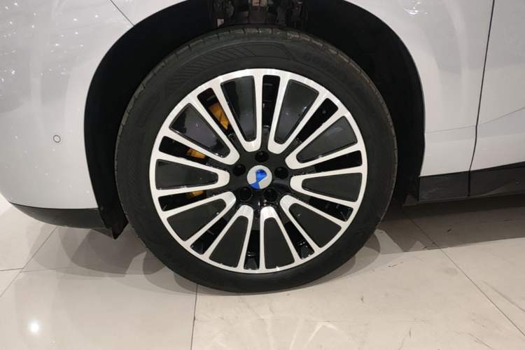 Used Denza N8L 2025 Model Flagship Model Left Front Wheel Hub