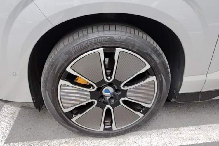 Used Denza N8L 2025 Model Flagship Model Left Front Wheel Hub