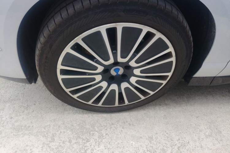 Used Denza N8L 2025 Model Flagship Model Left Front Wheel Hub