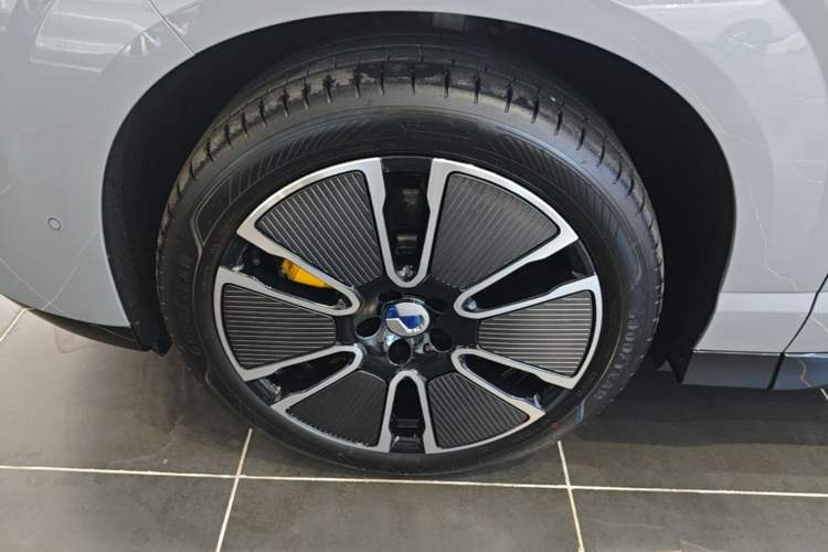 Used Denza N8L 2025 Model Flagship Model Left Front Wheel Hub
