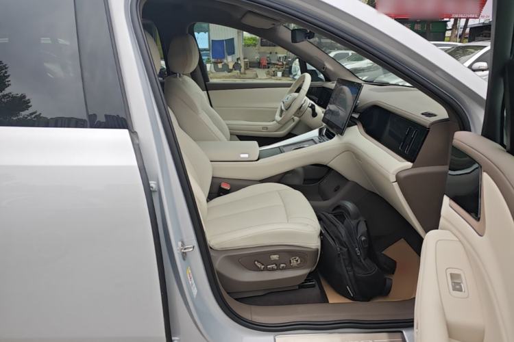 Used Denza N8L 2025 Model Flagship Model Right Front Seat