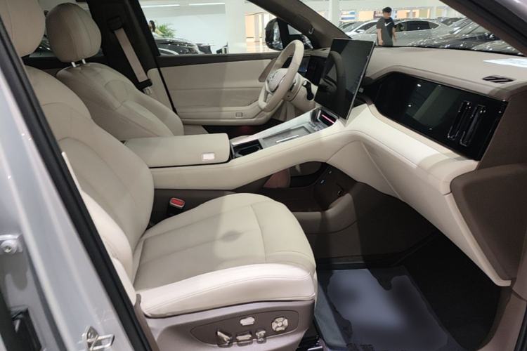 Used Denza N8L 2025 Model Flagship Model Right Front Seat