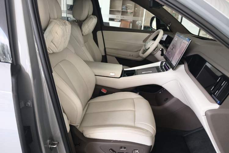 Used Denza N8L 2025 Model Flagship Model Right Front Seat