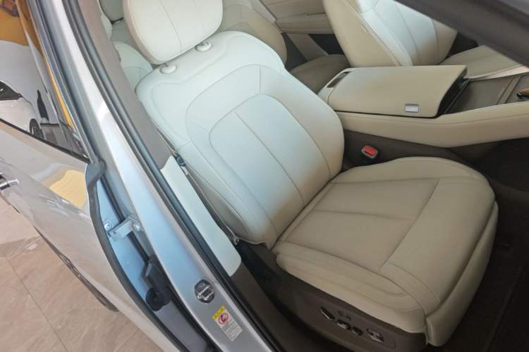 Used Denza N8L 2025 Model Flagship Model Right Front Seat