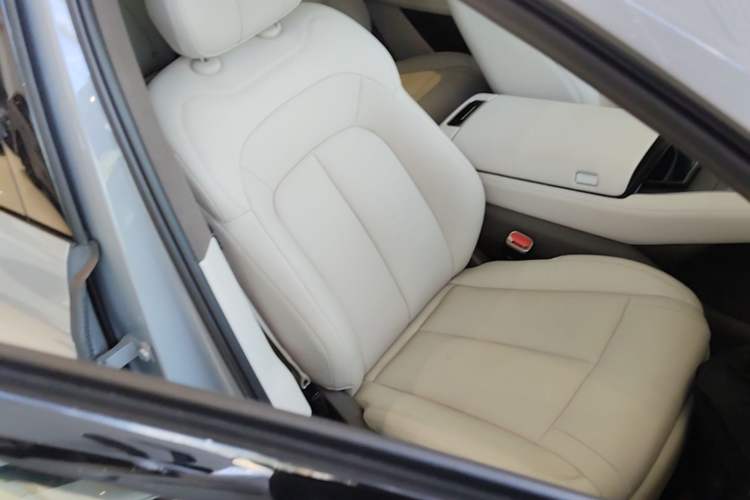 Used Denza N8L 2025 Model Flagship Model Right Front Seat