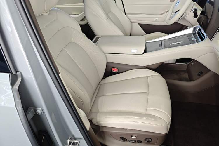 Used Denza N8L 2025 Model Flagship Model Right Front Seat