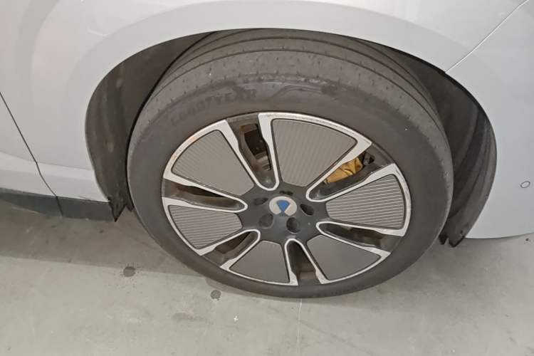 Used Denza N8L 2025 Model Flagship Model Right Front Wheel Hub