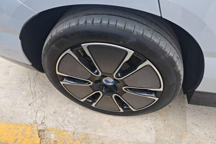 Used Denza N8L 2025 Model Flagship Model Right Rear Wheel Hub