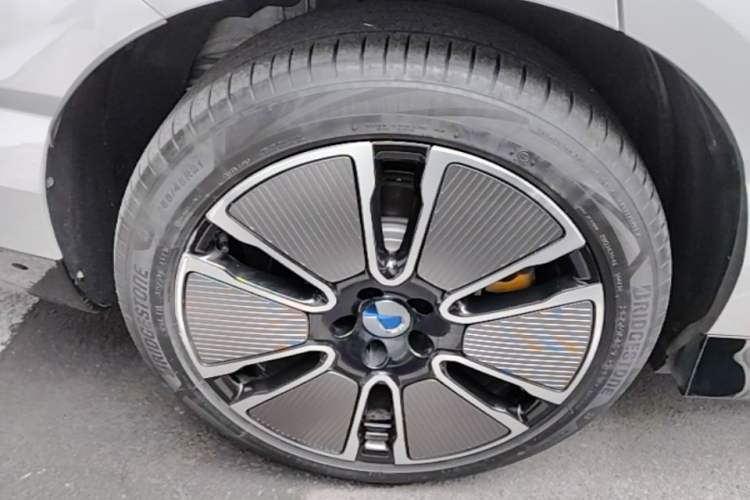 Used Denza N8L 2025 Model Flagship Model Right Rear Wheel Hub