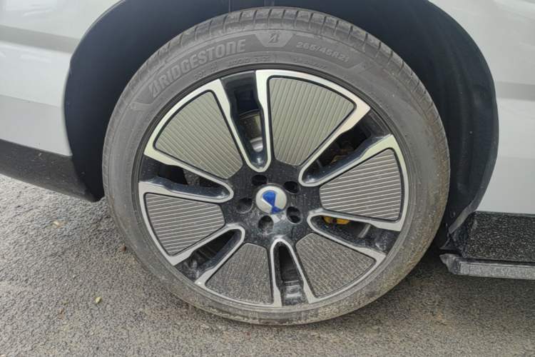 Used Denza N8L 2025 Model Flagship Model Right Rear Wheel Hub