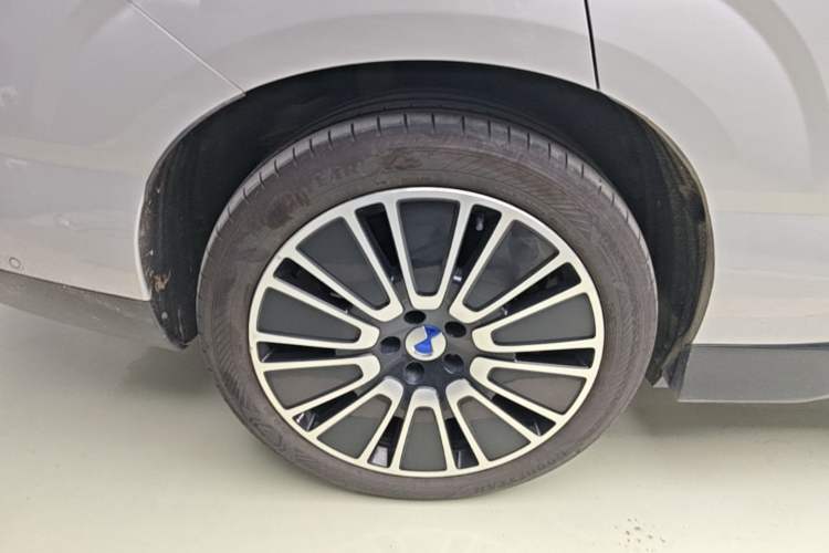 Used Denza N8L 2025 Model Flagship Model Right Rear Wheel Hub