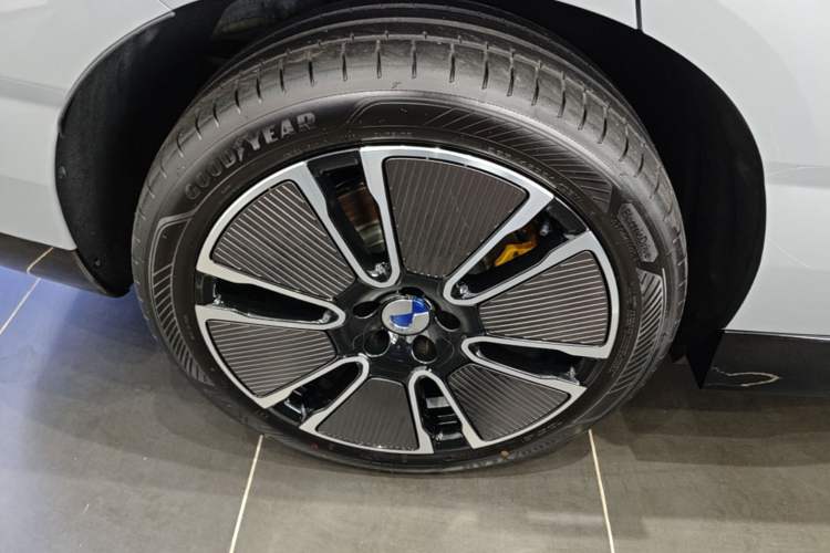 Used Denza N8L 2025 Model Flagship Model Right Rear Wheel Hub