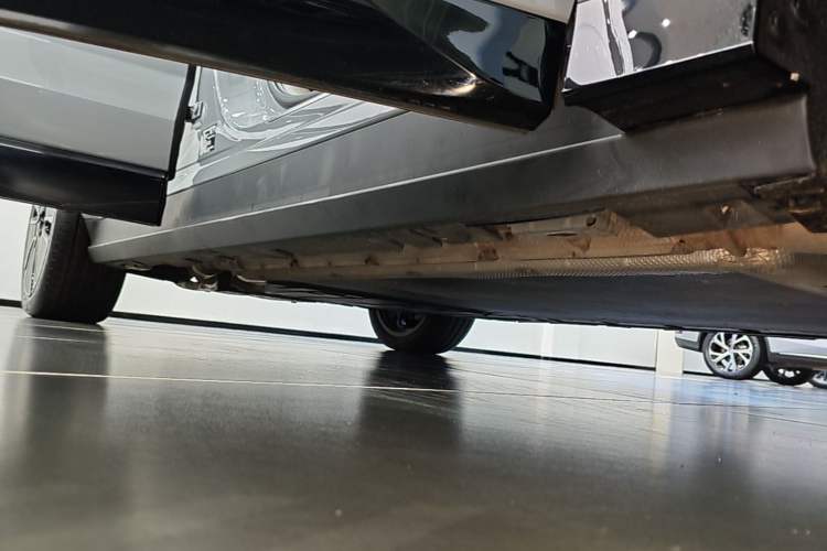 Used Denza N8L 2025 Model Flagship Model Right Side Sill