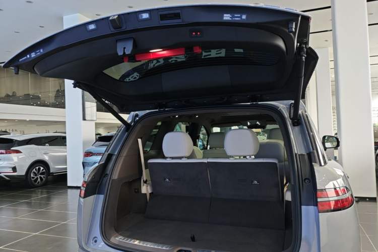 Used Denza N8L 2025 Model Flagship Model Trunk